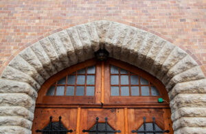 stone veneer installation on fasad